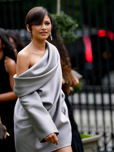 Louis Vuitton Cruise 2027 шоугаар Zendaya онцгойров